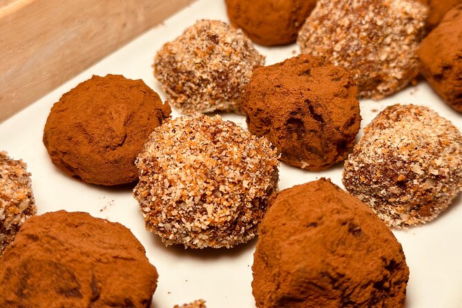 1.5h Hands on Chocolate Workshop: Truffles & Tasting - Access, transport, and timing