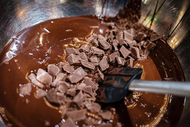 2.5h Belgian Chocolate Pralines Workshop in Brussels - Hot chocolate and the best part of the timing