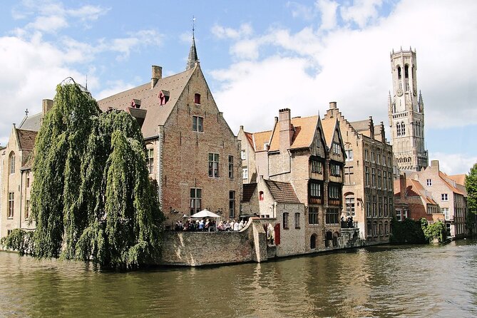 2-Hour Historical Walking Tour in Bruges with Praline Included - Starting at Burg Square, where Bruges tells its first story