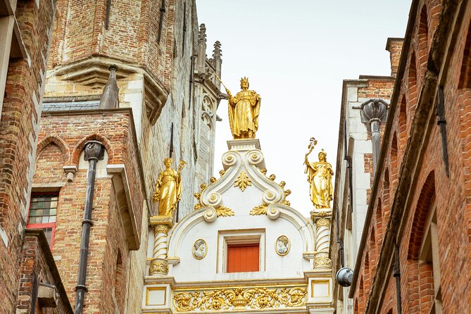 2-Hour Historical Walking Tour in Bruges with Praline Included - Canals, breweries, and Bruges after dark