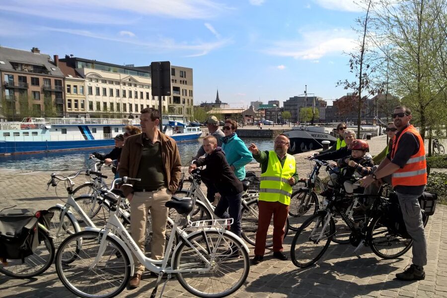 Antwerp: City Highlights Guided Bike Tour - Why a bicycle suits Antwerp so well