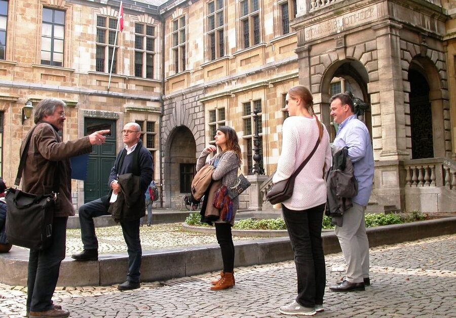 Antwerp: City Highlights Walking Tour - Alleys, courtyards, and details you could miss