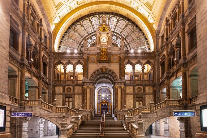 Antwerp: City Walk with Audio Guide in 7 Languages on your Phone - How the phone format works in real life