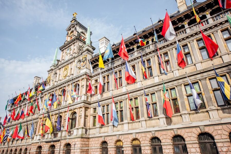 Antwerp: Express Walk with a Local in 60 minutes - Antwerp in one brisk hour