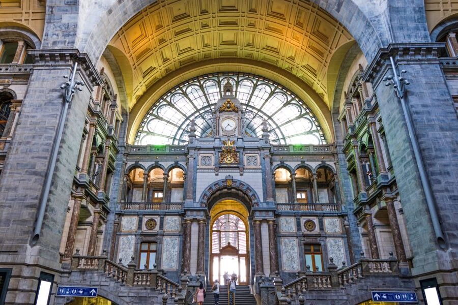 Antwerp: Express Walk with a Local in 60 minutes - The riverside castle and questions worth asking