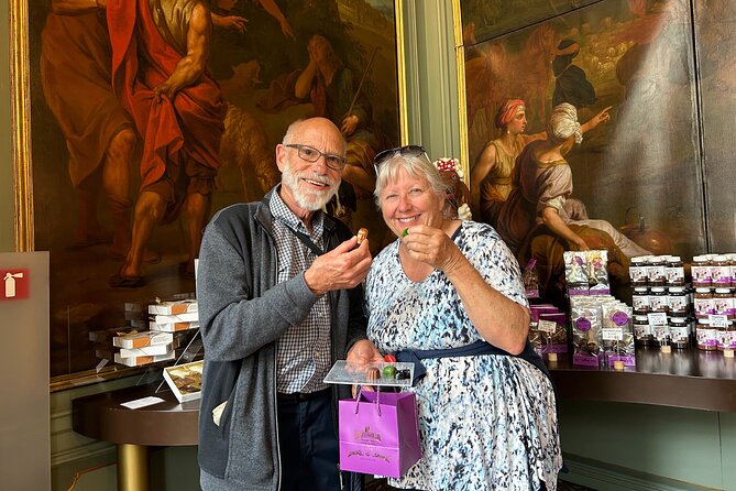 Antwerp: Food Walking Tour with 5 Tastings - What the guide adds to the food