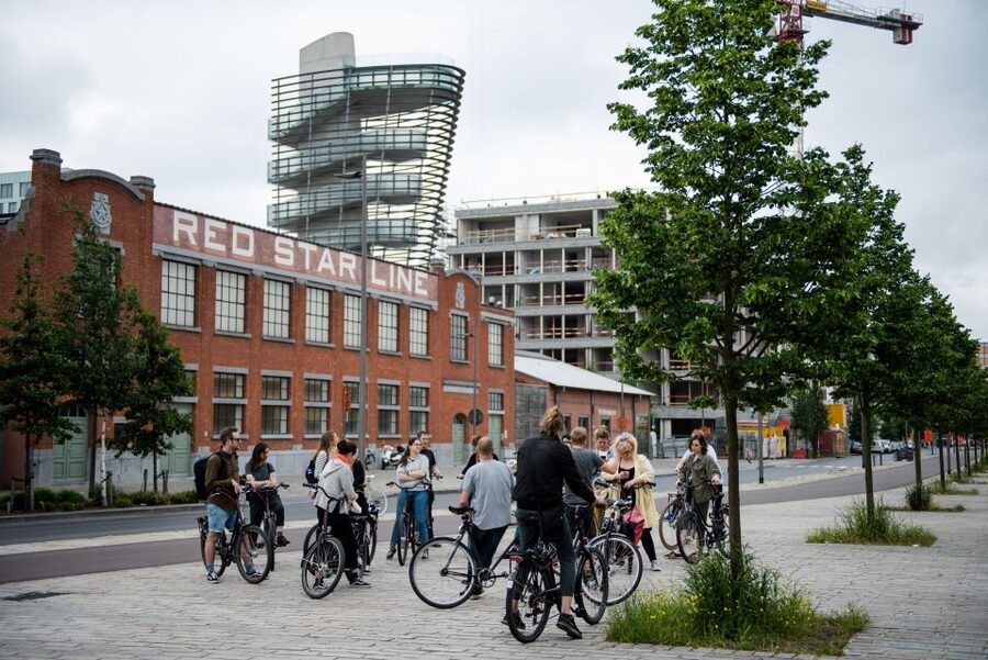 Antwerp: Guided Bike Tour - The Scheldt River, old port, and Museum aan de Stroom