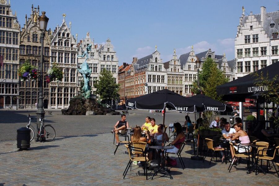 Antwerp: Private 3-Hour Historical Sightseeing Walking Tour - Starting beside Brabo Fountain in Grote Markt