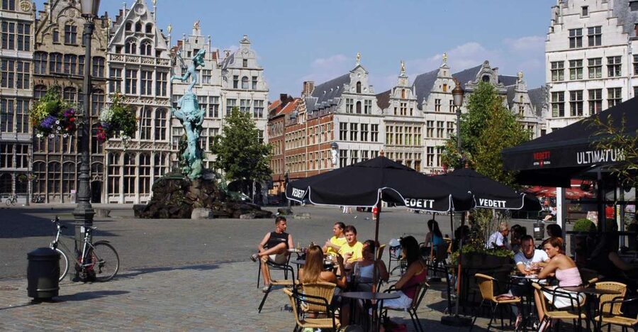 Antwerp: Private 3-Hour Historical Sightseeing Walking Tour - Renaissance City Hall and the guild houses