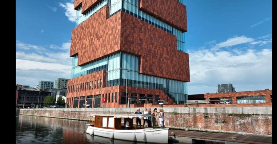 Antwerp: Private Old Harbour Boat Tour Incl. Drinks & Snacks - Drinks and snacks keep the pace easy