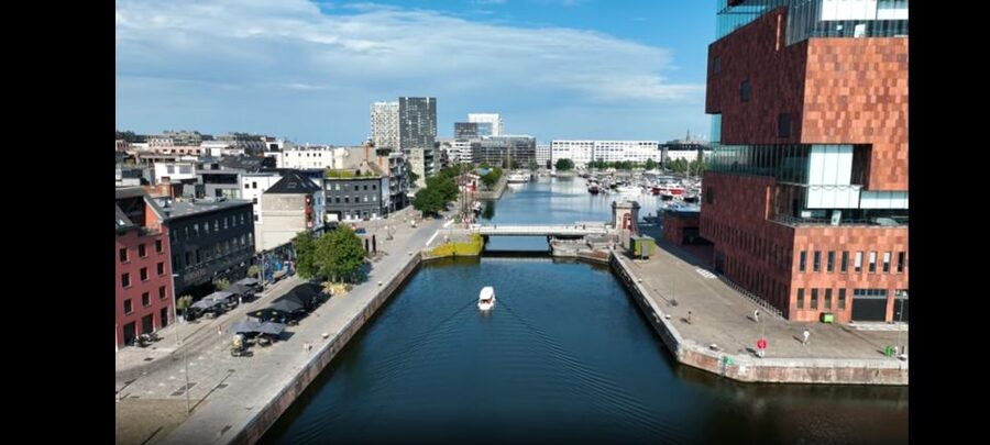 Antwerp: Private Old Harbour Boat Tour Incl. Drinks & Snacks - What the private format means in practice
