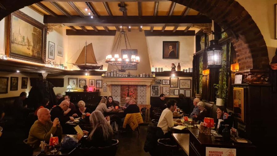 Antwerp: Pub Crawl in the Historical City - Starting at a brewery taproom