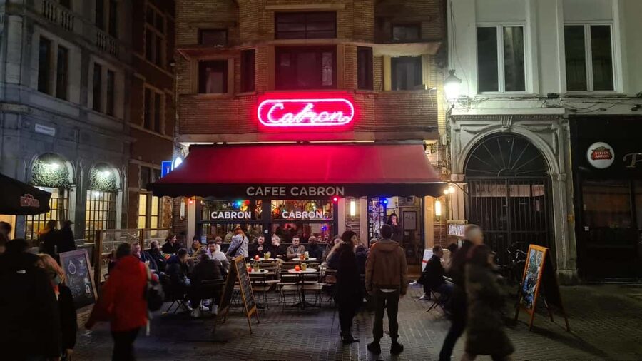 Antwerp: Pub Crawl in the Historical City - Three pubs, three chances to choose well