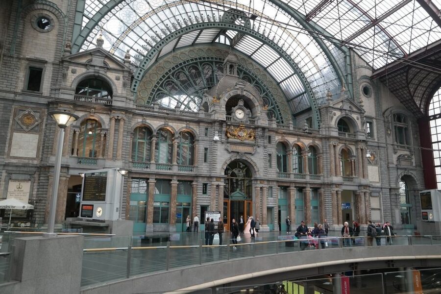 Antwerp: Walking Tour from Steen to Central Station - From Steen fortress to Antwerp’s old harbor