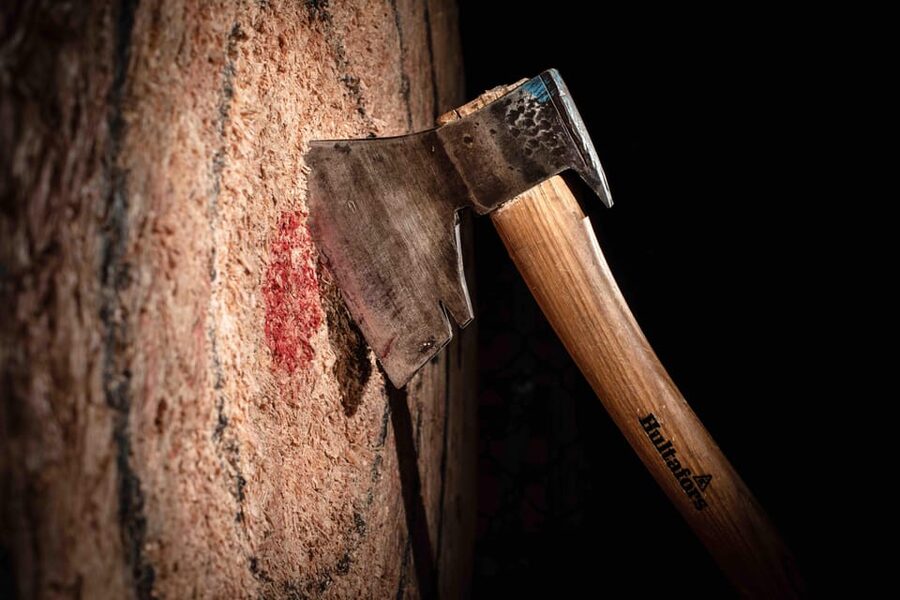 AXE THROWING EXPERIENCE IN ANTWERP - Who will enjoy this most