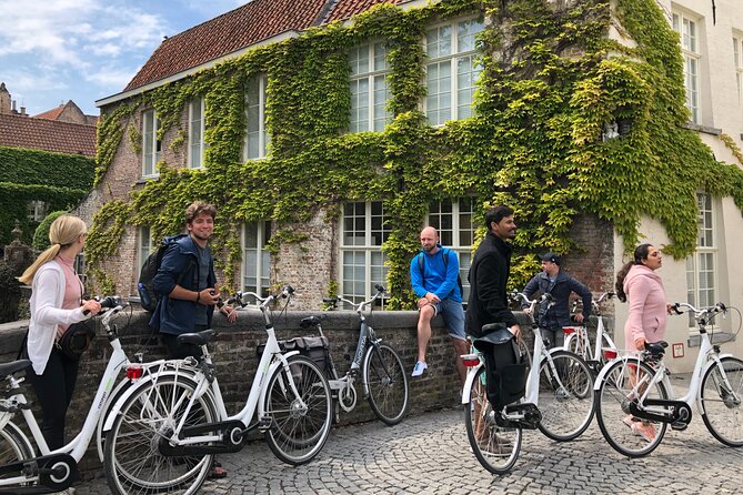 BikeTour Bruges & Damme in Spanish and English - Following the Damme canal into the countryside