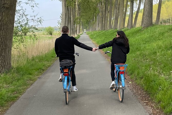 BikeTour Bruges & Damme in Spanish and English - What the $211.24 price really buys