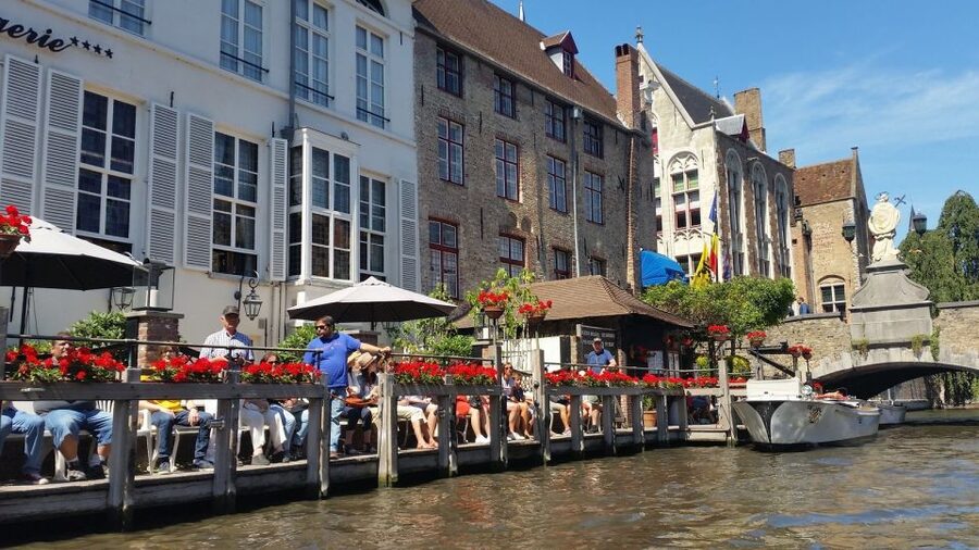 Bruges: 2.5-Hr Walking Tour from train station to Markt - Markt, the Belfry, and the Cloth Halle