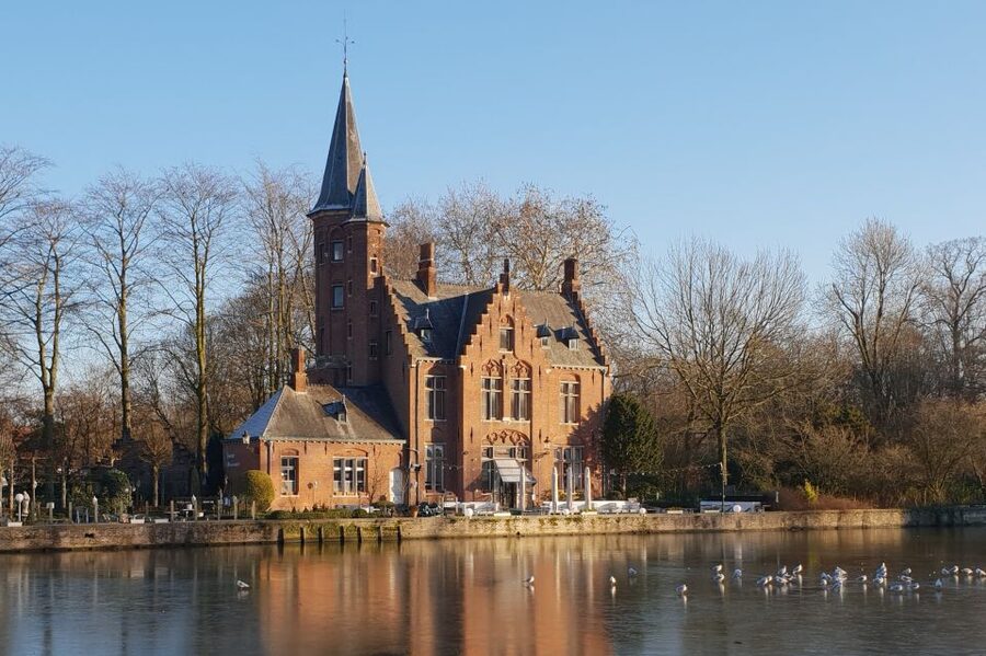 Bruges: 2.5-Hr Walking Tour from train station to Markt - Church of Our Lady and Michelangelo’s Madonna