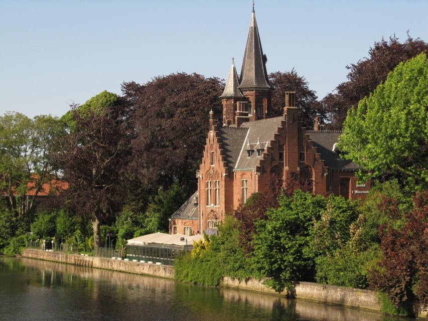 Bruges: 2.5-Hr Walking Tour from train station to Markt - Burgplein, the Town Hall, and civic Bruges