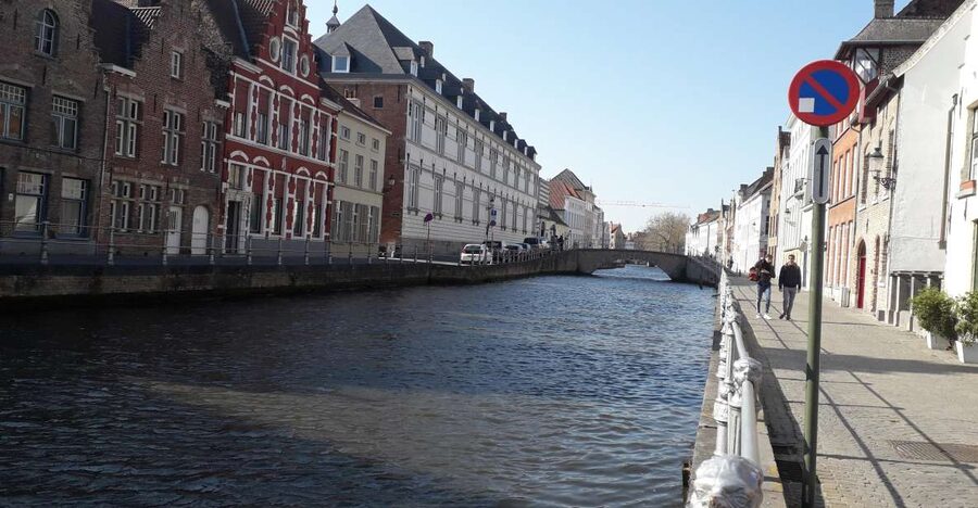 Bruges Beer and Chocolate Walking Tour - Drinking in Vlissinghe, dating to 1515