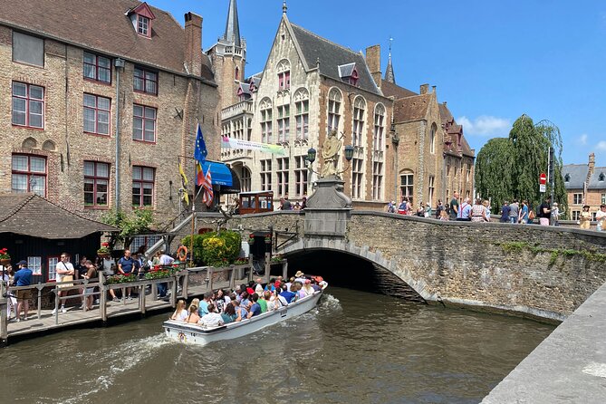 Bruges by a Local: Exciting Stories, Mysteries, People and Choco - A beer stop at the 2be Beer Wall