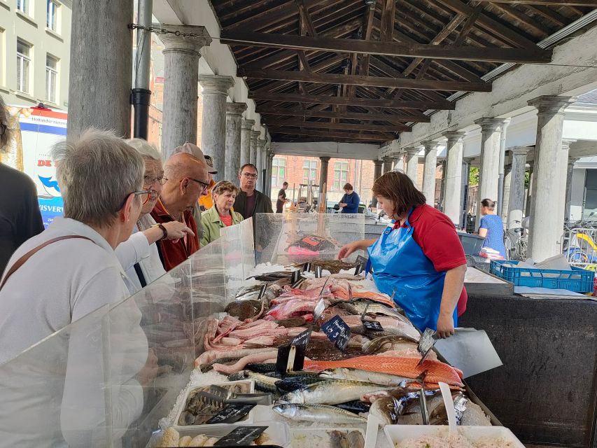 Bruges by bike with family and friends! - Chocolate, murals, and modern Bruges