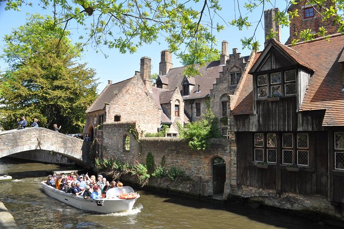 Bruges by bike with friends and family! - Poertoren and the old city walls