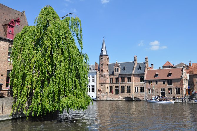 Bruges by bike with friends and family! - Pottenmakersstraat and the oldest surviving wall fragment