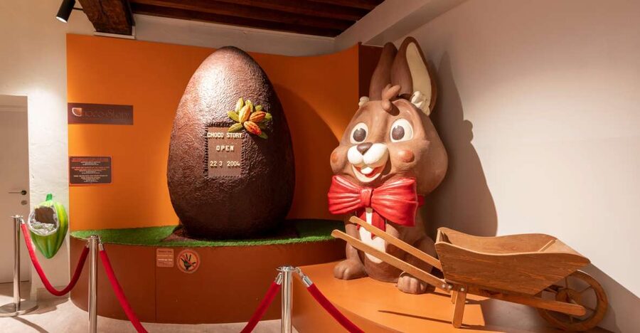 Bruges: Choco-Story Chocolate Museum Guided Tour w/Tastings - Following cocoa from ancient drink to Belgian praline