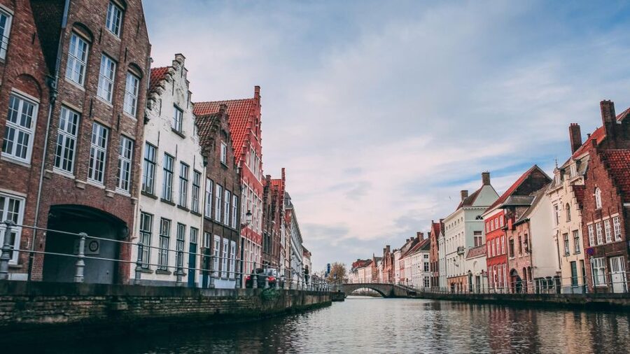 Bruges: Express Walk with a Local in 60 minutes - Begijnhof and the quieter side of the city