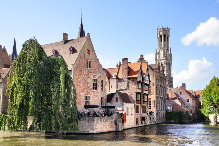Bruges: Express Walk with a Local in 60 minutes - What $93 buys you in Bruges