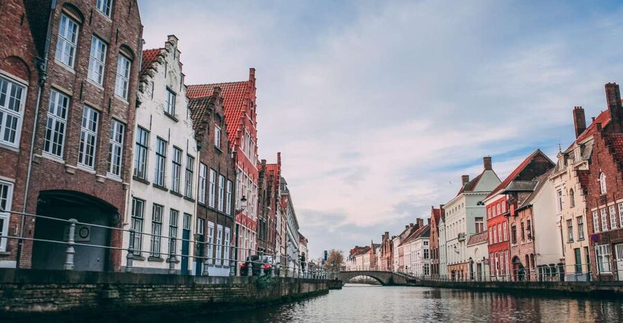 Bruges: Express Walk with a Local in 60 minutes - Rozenhoedkaai and Bruges’ famous medieval face