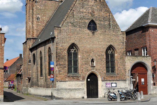 Bruges Food and History Tour: Culinary Delights & Hidden Gems - A beer and sausage break at The Belleman Pub