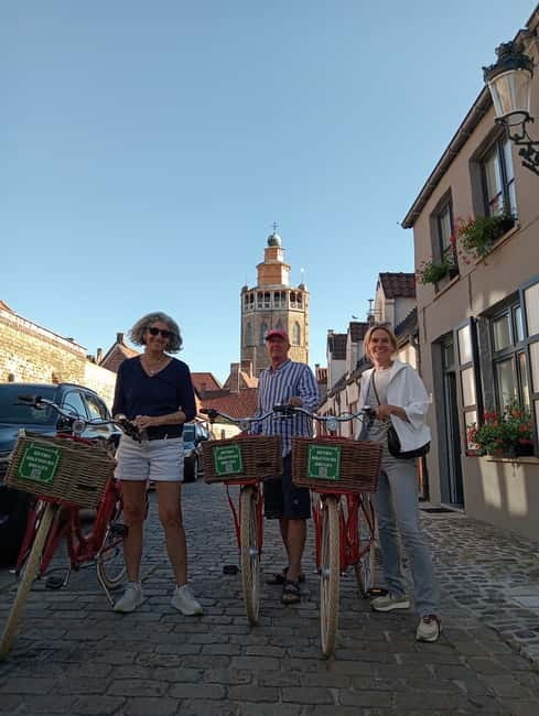 Bruges: Guided Retro Bike Tour of Highlights and Hidden Gems - Canals, bridges, and the views at Rozenhoedkaai