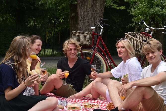 Bruges, Guided Retro Biketour: Highlights and Hidden Gems - Jan Van Eyckplein and Bladelin House