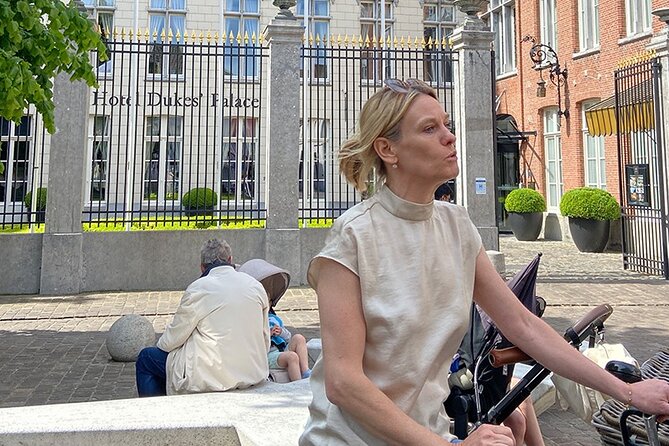 Bruges, Guided Retro Biketour: Highlights and Hidden Gems - Dukes’ Palace, Mary of Burgundy, and the final stretch