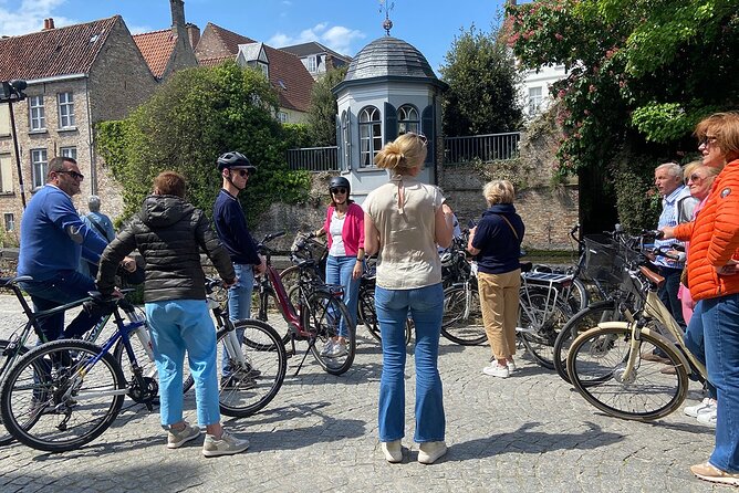 Bruges, Guided Retro Biketour: Highlights and Hidden Gems - Starting at Hof Bladelin and entering old Bruges