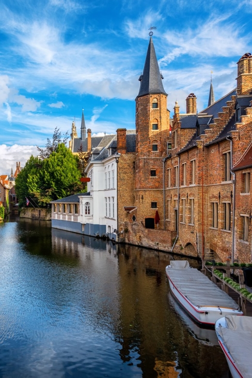 Bruges: Guided Rickshaw Tour - Photo stops make the ride feel personal