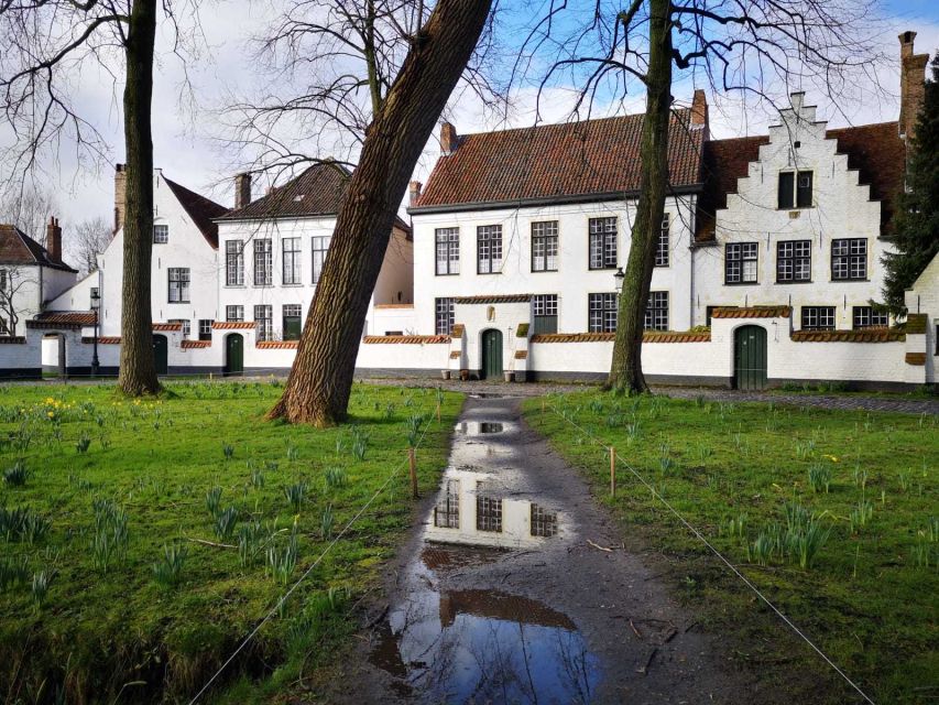 Bruges: Guided Walking Tour - Burg Square and the Basilica of the Holy Blood