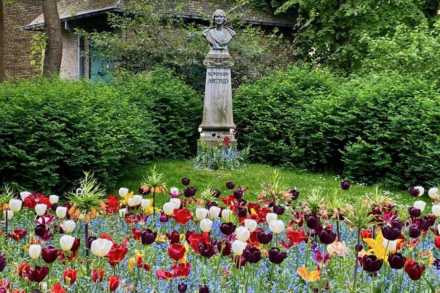 Bruges Highlights, Boat, Beer, Chocolate Day trip from Paris - The Beguinage and a different side of Bruges