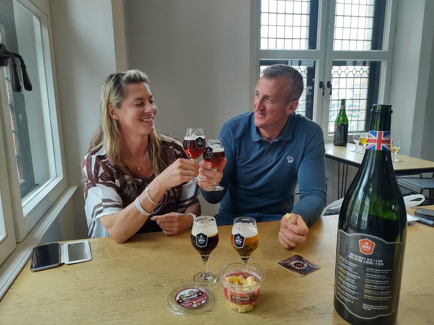 Bruges: Historical Walking Tour with Food Tasting - The guide makes or breaks the afternoon
