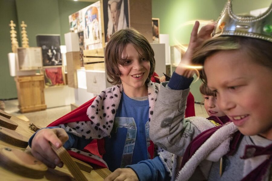 Bruges: Historium Bruges Story and VR Ticket - Interactive rooms for more context