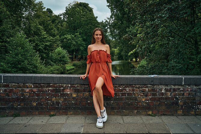 Bruges Photo Session By a Pro - The smaller squares: Huidenvettersplein and the Fish Market