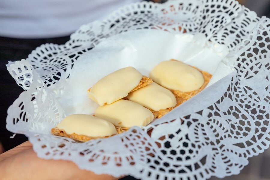 Bruges: Private Food Tour – 10 Tastings with Locals - Why the Private Format Matters