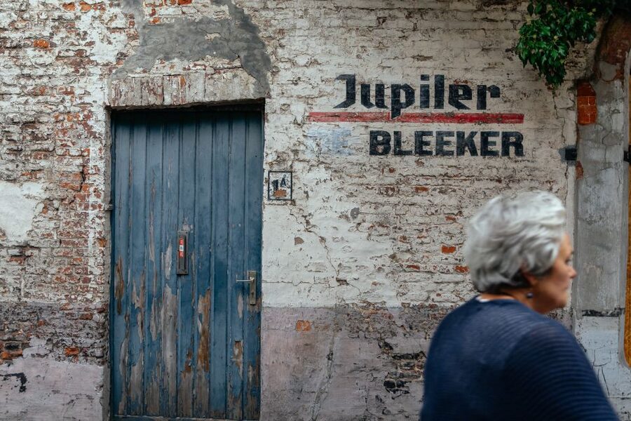 Bruges: Private Tour with Locals – Highlights & Hidden Gems - The Markt and Bruges at a glance
