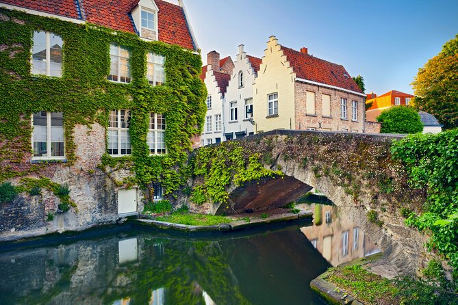 Bruges Scavenger Hunt and Highlights Self Guided Audio Tour - Rozenhoedkaai: the classic canal scene