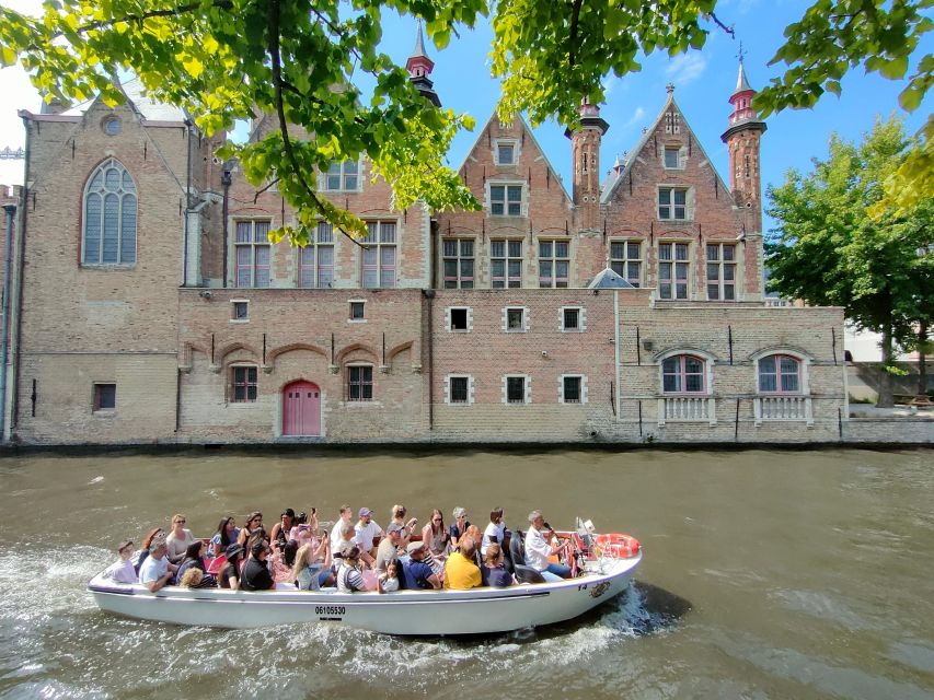 Bruges: Small Group Boat Cruise and Guided Walking Tour - The canal cruise: Bruges from the water