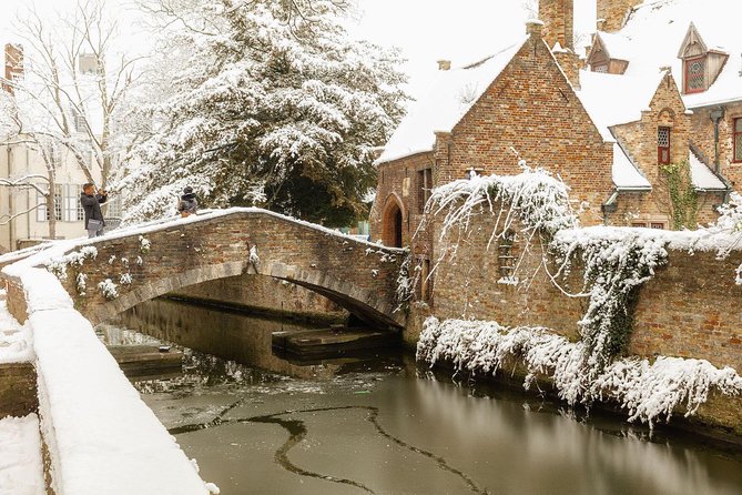 Bruges Uncovered: Historic Walking Tour & Canal Boat Experience - Pace, group size, and guide quality