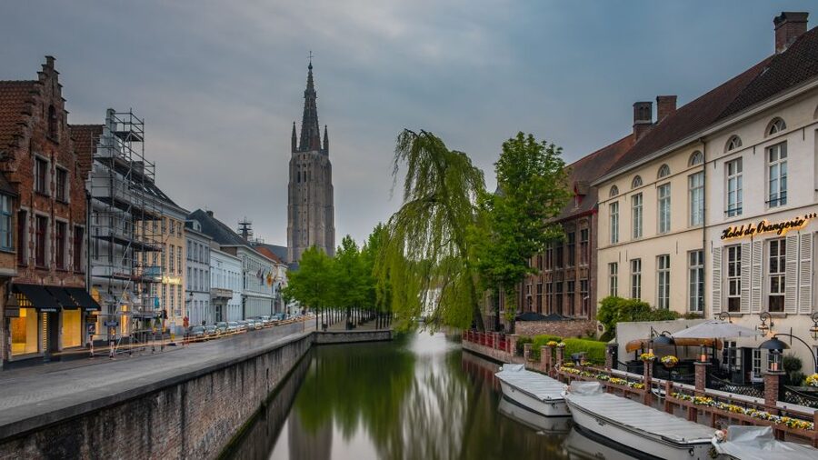 Bruges: Walking Tour, Canal Boat Trip w/Beer Tasting Option - Why the walk works so well in Bruges
